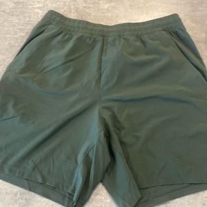 Lulu Linerless Pacebreaker Dark Green
- Small holes back right leg
- Size Large